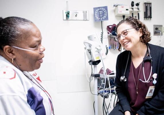 margot-kushel-with-patient_0.jpg